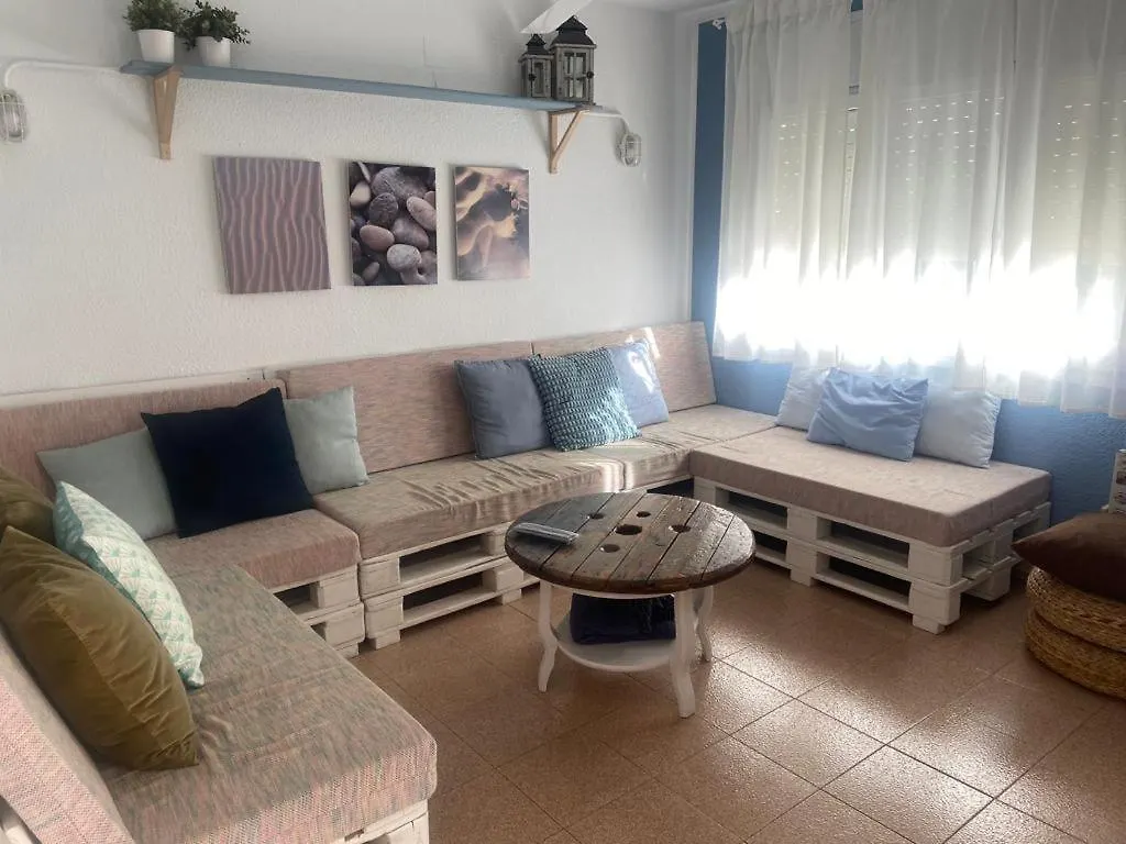 Lola'S Beach House Calafell 0*,